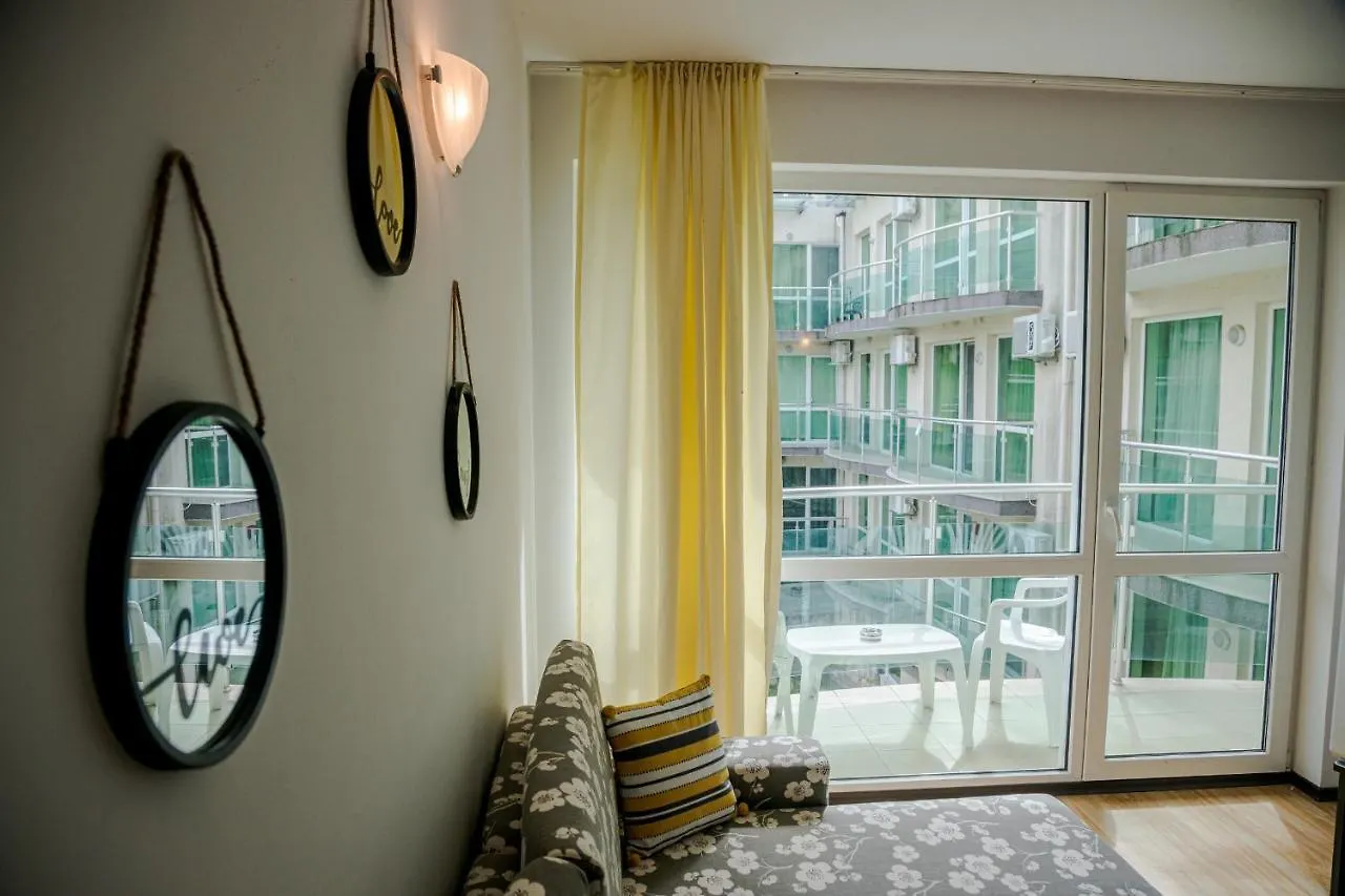 Clara Studio At An Irish Run Family Hotel By Flаt Manаger Burgas 0*,  Bulgaria